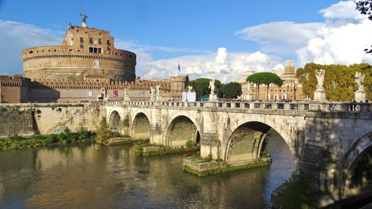 Read more about the article טירת סנט'אנג'לו Castel Sant'Angelo – המבצר העגול בשער הותיקן