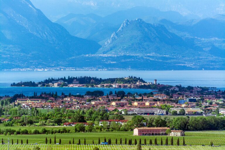 Read more about the article אטרקציות ומוקדי עניין באגם גארדה | המדריך השלם