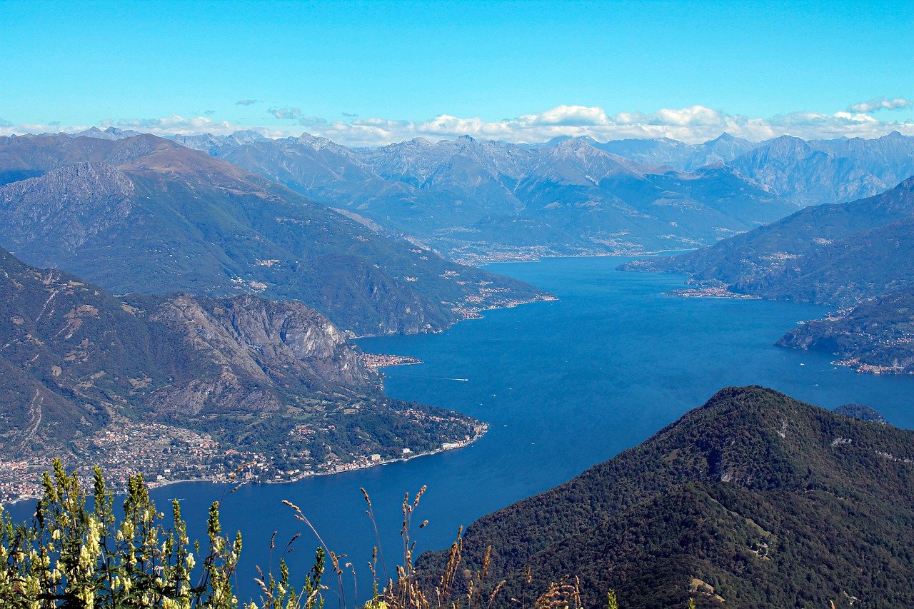 אגם קומו ממעלה חצי האי הלאריאני