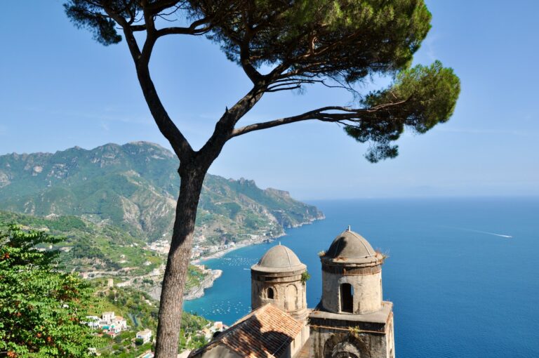 Read more about the article רוולו Ravello – נוף מהמם של חוף אמלפי מגני הוילות