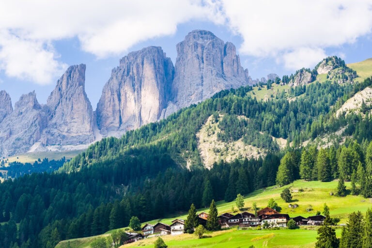 Read more about the article דולאונדס Dòlaondes – עולם הבריכות בקאנזיי בלב הדולומיטים