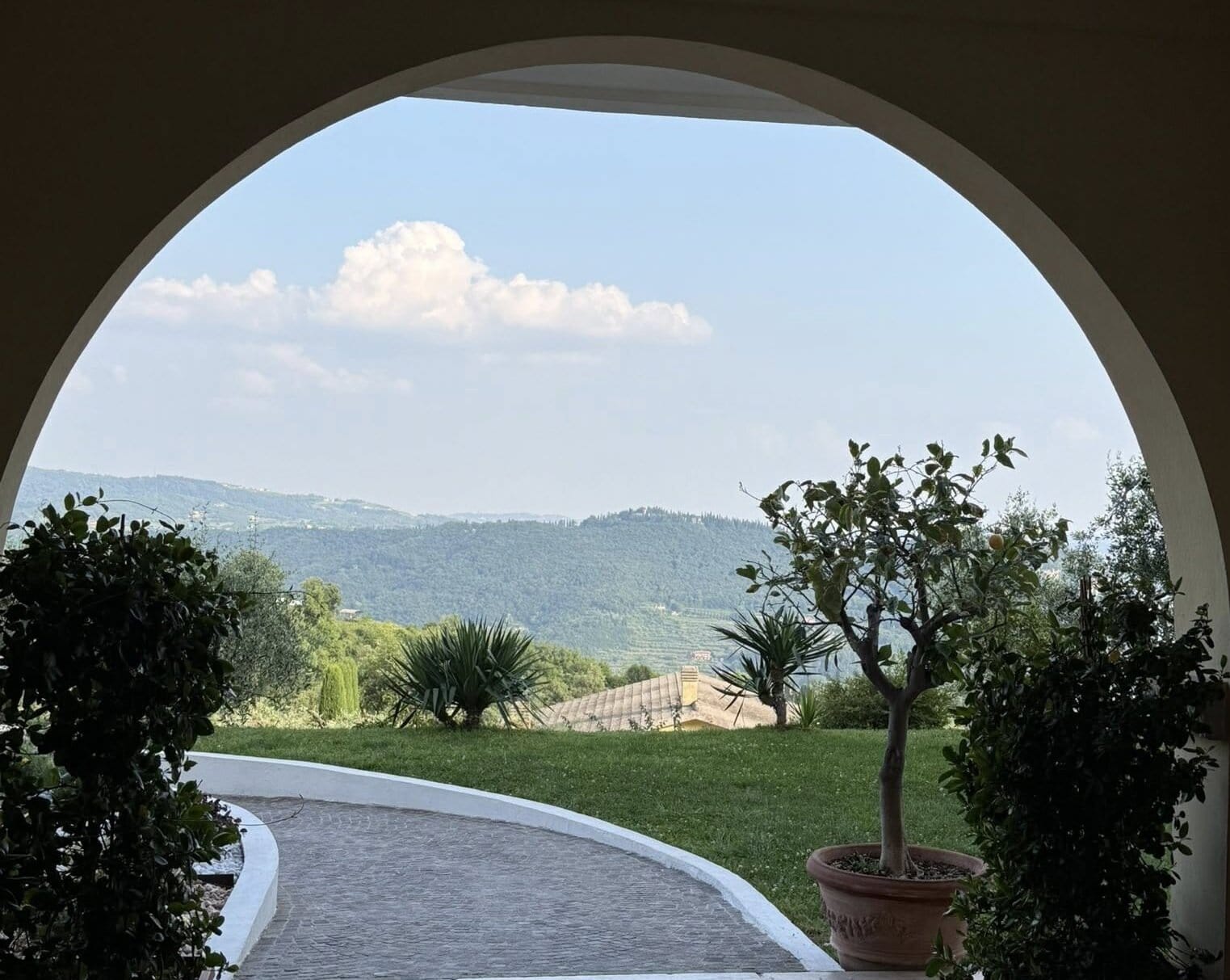 הדרך ממילאנו לאגם גארדה (דנה בוק)