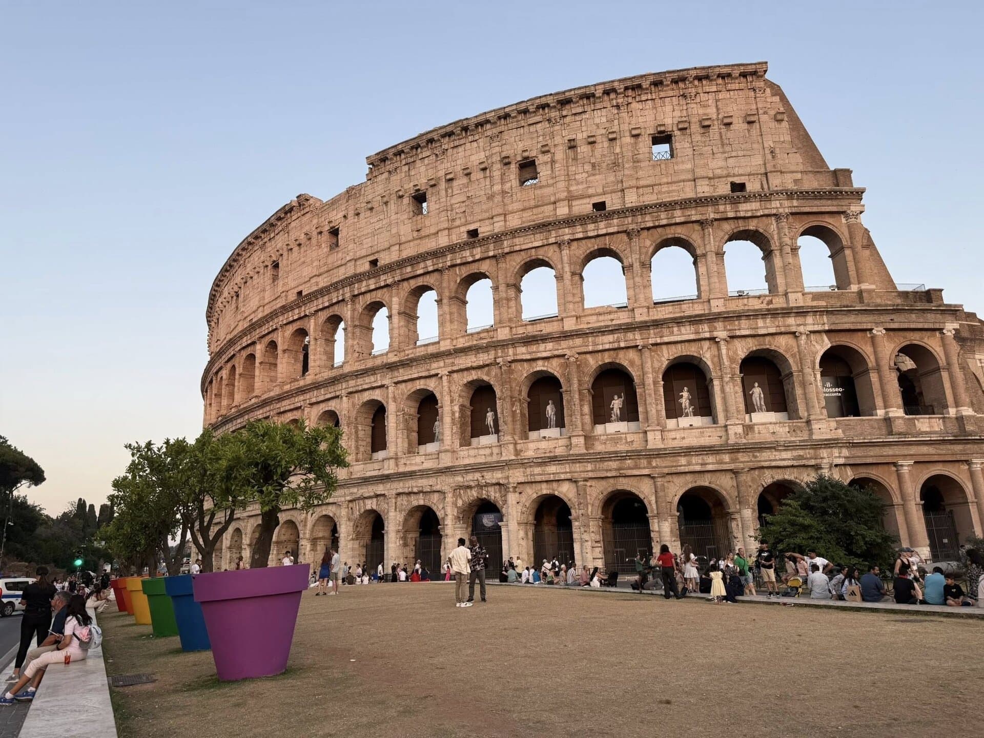 הקולוסאום (דנה בוק)