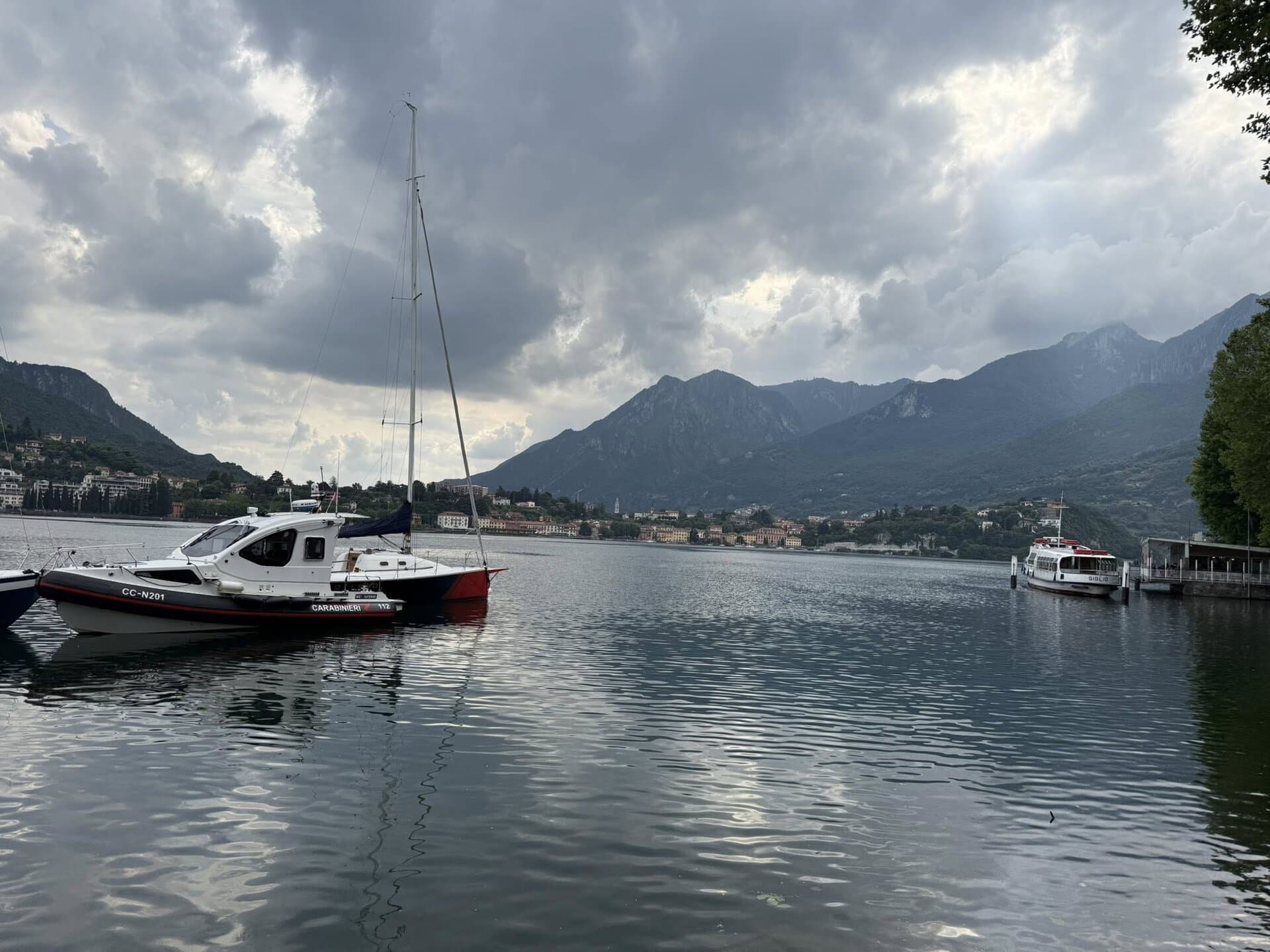 אגם גארדה (דנה בוק)