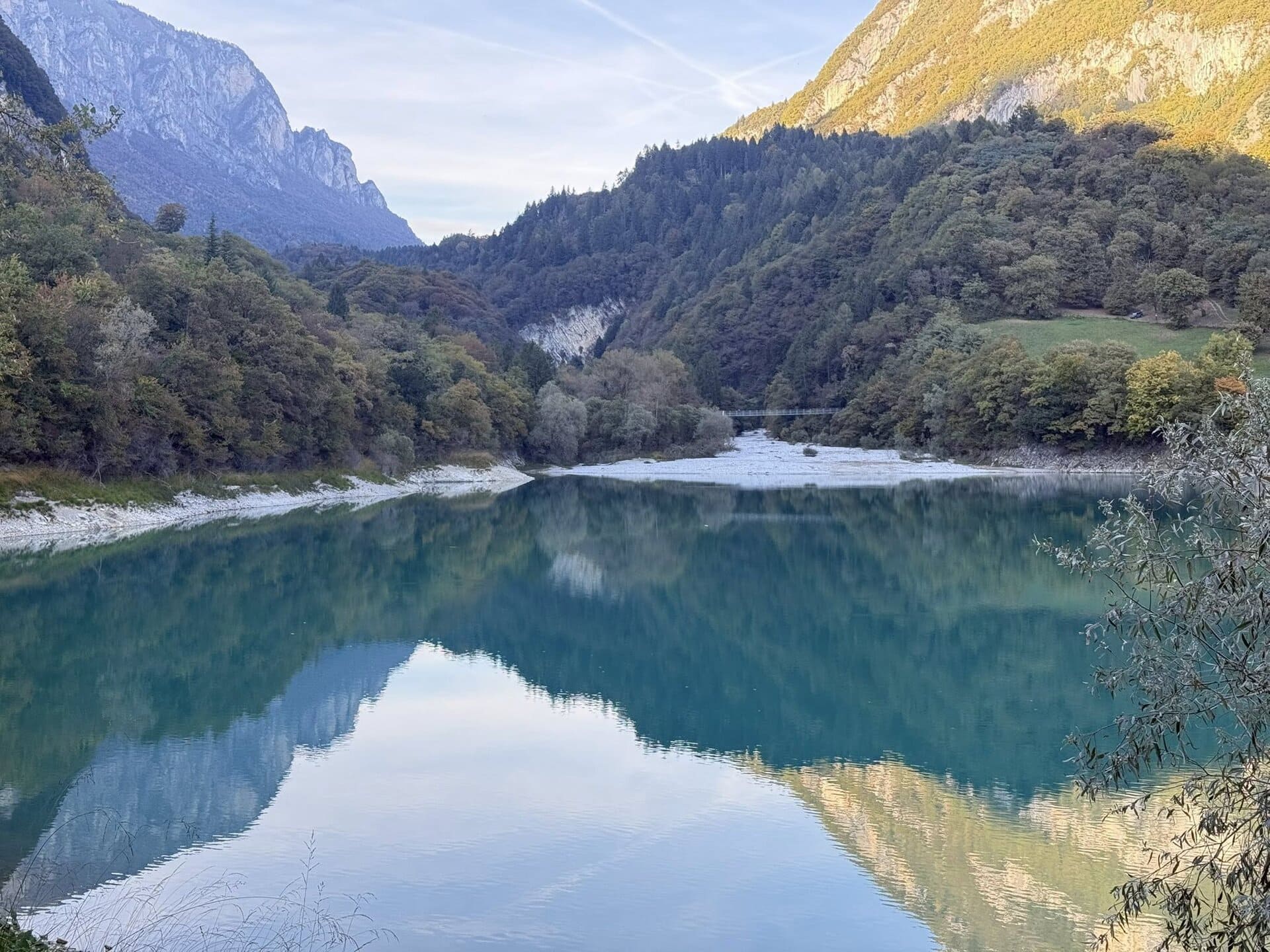אגם טנו ביום סתווי (רועי קורין)