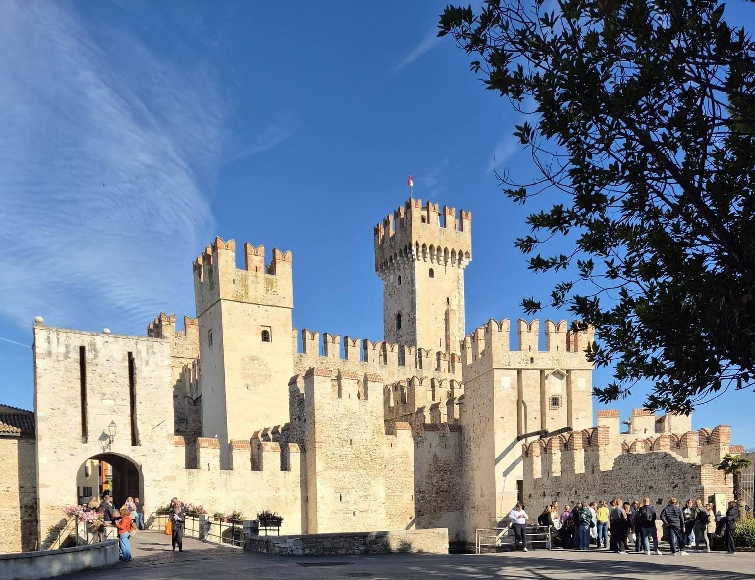 טירת סקליירי בסירמיונה (עדי מירון)