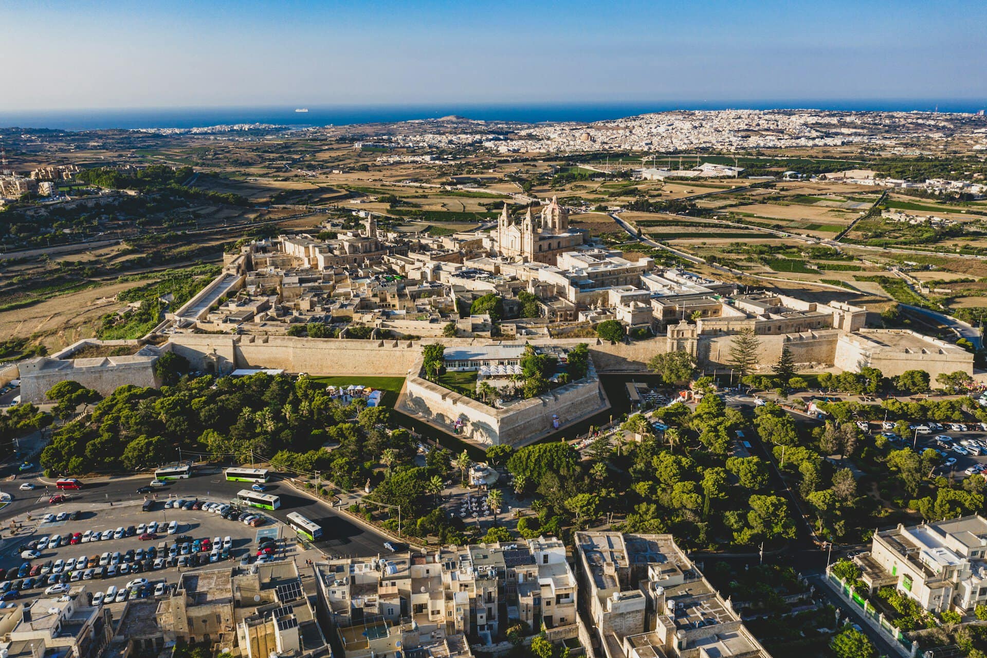 מדינה מוקפת החומה